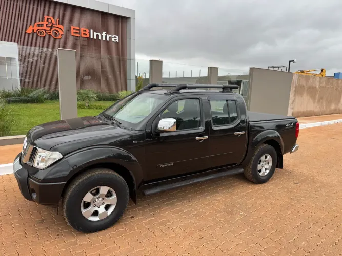 Nissan Frontier LE CD 4X4 2.5 TB Diesel Aut. 2010