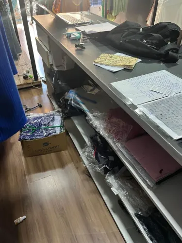 Mobília de loja de roupas
