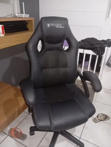 Cadeira gamer usada por 3 meses top para vc maratonar no seu dia a dia 