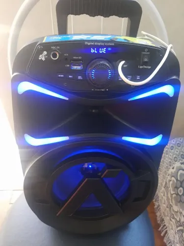 Caixa de som c/ bluetooth.