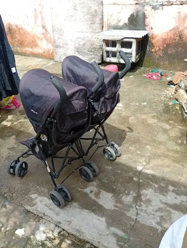 Carrinho de bebe pra gêmeos apenas 500 reais 