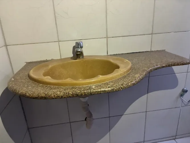 Bancada granito com torneira e Cuba