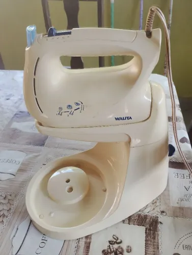 Vende se uma batedeira de bolo antiga Rara da Walita em ótimo estado de conservação