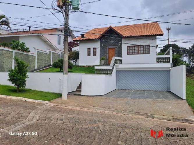 Casa Térrea em Condomínio Fechado à Venda - 5 Suítes - piscina - Gramado - Cotia