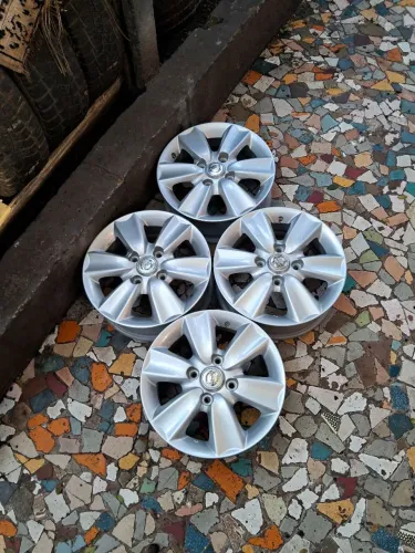 Jogo de rodas de liga leve aro 15/4 furos originais Nissan Livina Sentra Tiida e outros 