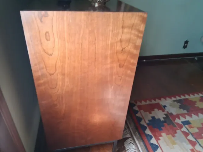 Móvel vintage, com 2 portas de correr