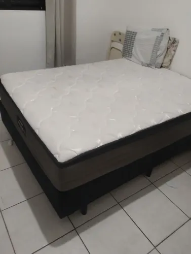 Cama casal semi nova