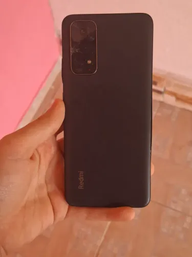 Xaiomi redmi note 11 semi novo com leve quebrado na câmera mas sem interferência no uso