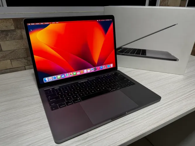 MacBook Pro 13 2017 i5 8 Gb SSD 512 TouchBar