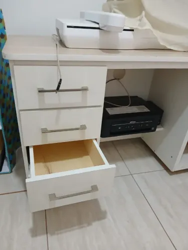 Escrivaninha, mesa, cômoda