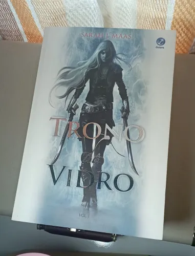 Trono de vidro - vol 1 (capa antiga)