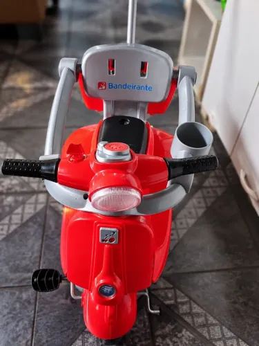 Carrinho Infantil Bandeirante Vermelho com Haste