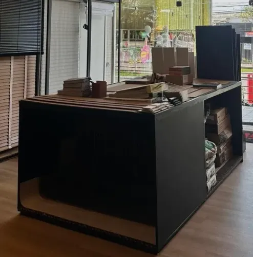Mesa de atendimento expositora