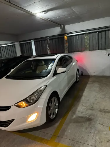 Hyundai Elantra GLS 1.8 16V Aut. 2013