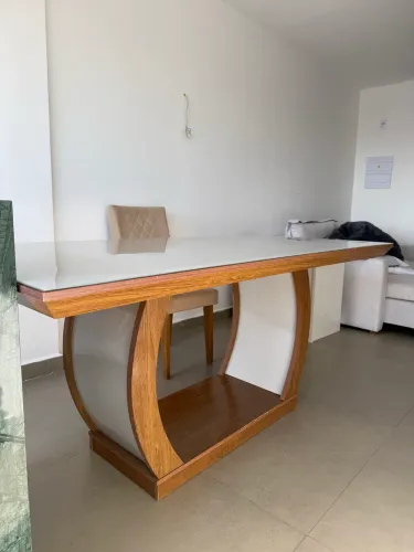Mesa madeira com tampo de vidro