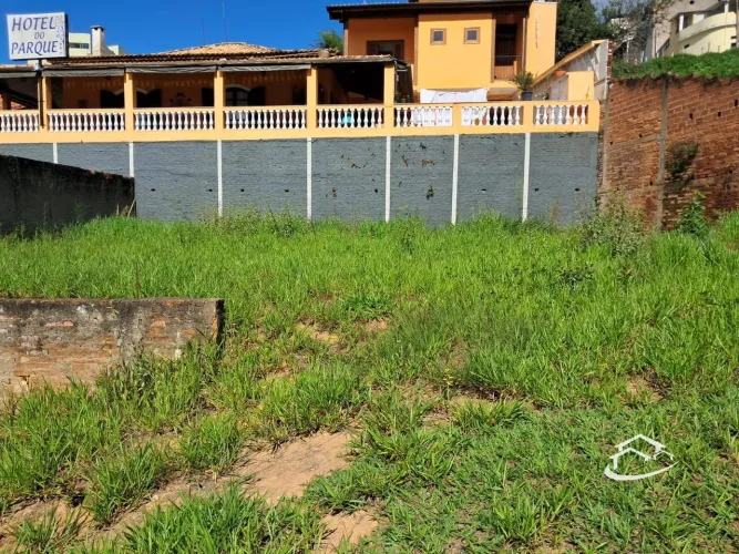 Terreno com ótima localização em Cunha-SP á venda.