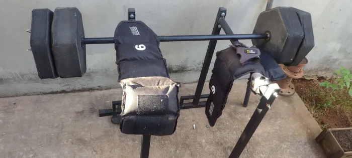 Kit academia : paralelas /barras de 30 kg/caneletes 1 par de 6 kilos cada / luvinhas 200$$