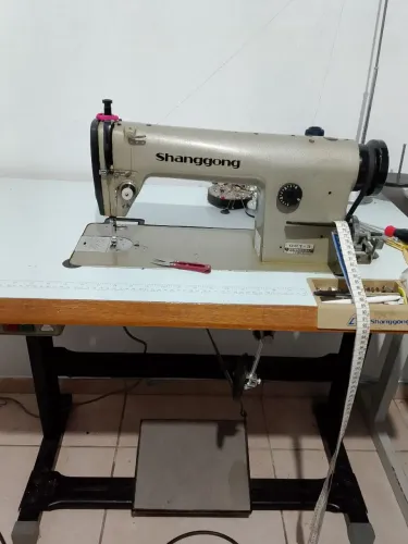 Vendo máquina reta industrial 