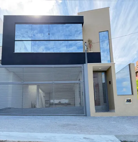 CASA À VENDA EM JOÃO MONLEVADE - MG | R$ 850.000