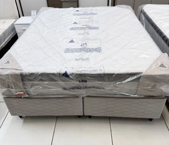 Cama queen (2 meses de uso)