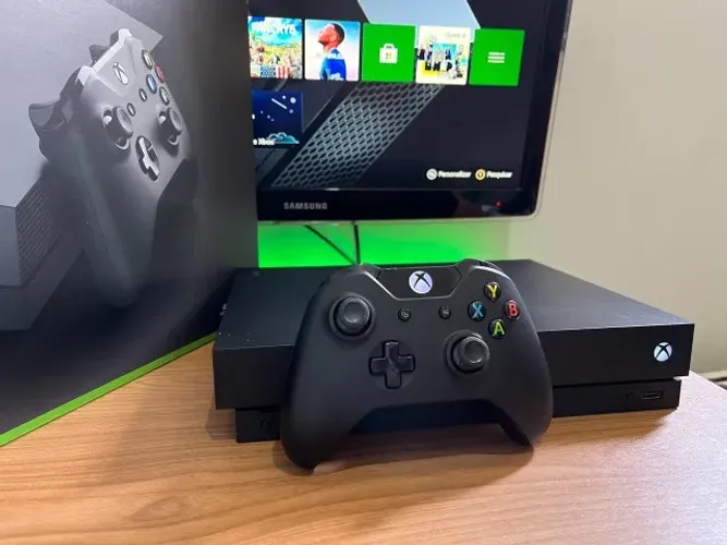 Console Xbox One X 4K 1TB Microsoft Seminovo ( NF e 6 meses de Garantia)