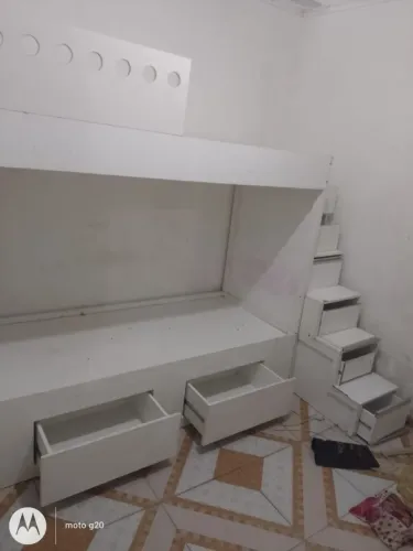 Beliche solteiro com escada de gavetas 