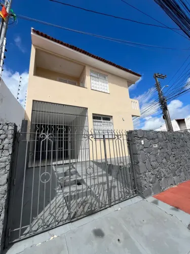 Casa para alugar na Rua Perminio de Souza, Bairro Cirurgia