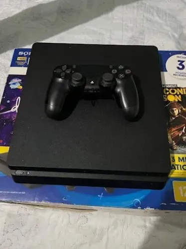 PlayStation 4 Slim Semi Novo