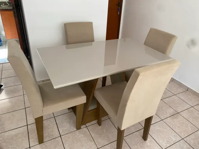 Mesa 4 Cadeiras.