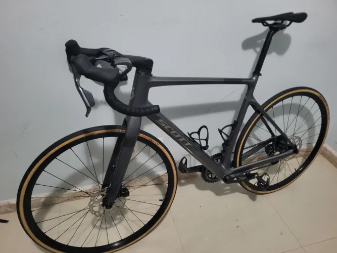 Bike Scott Addict Sram Rival axs 12v