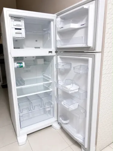 Vende se GELADEIRA BRASTEMP BRANCA 403 lts