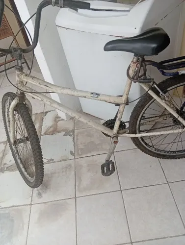 Vendo bicicleta semi nova
