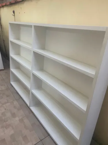 Vende-se Estante