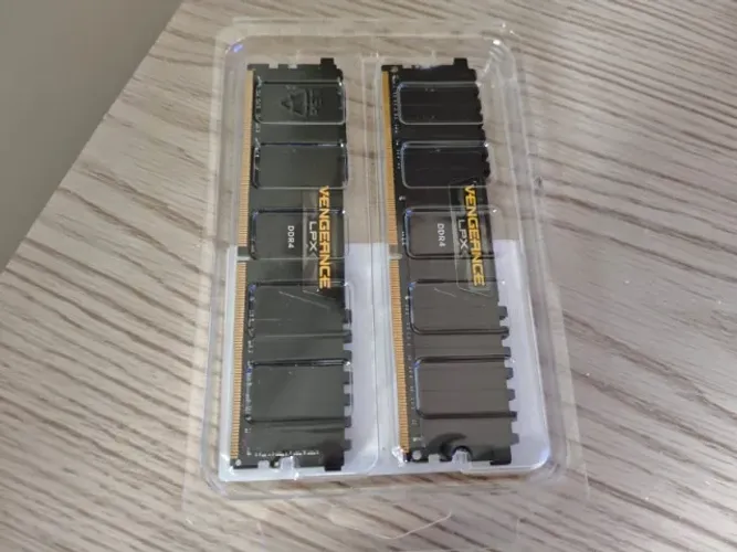 Memoria RAM Vengeance LPX DDR4 12GB (8GB + 4GB) 2400mhz CL16