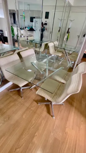 Mesa com 4 cadeiras