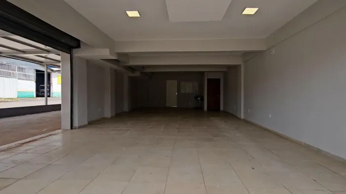Loja de esquina na M Norte de Taguatinga próximo ao JK Shopping e do MacDonalds 