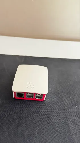 Mini PC Raspberry Pi 3 + Case Oficial Vermelha e Branca