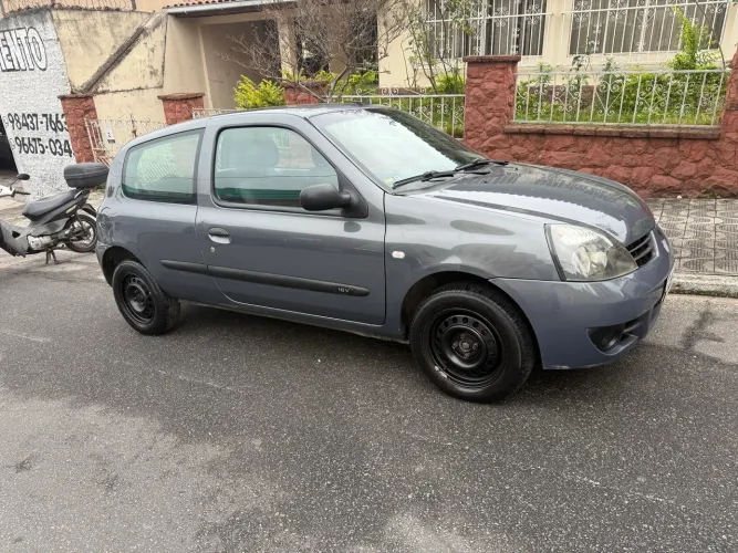 Renault Clio Hi-flex 1.0 16V 3P 2011