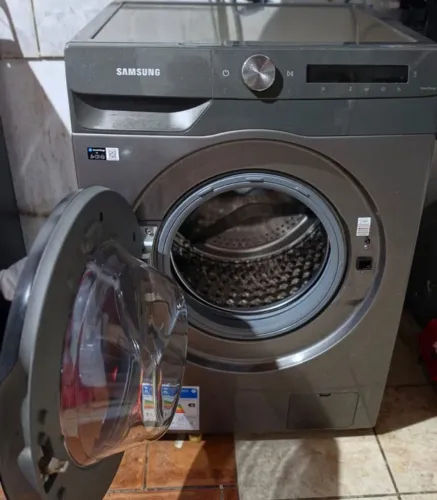 MÁQUINA LAVA E SECA