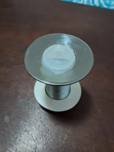 Valvula para tanque ou pia, medida 7/8, comprimento total 7cm. Metal cromado. Sem uso.
