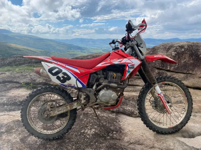 CRF 230F - moto conservada