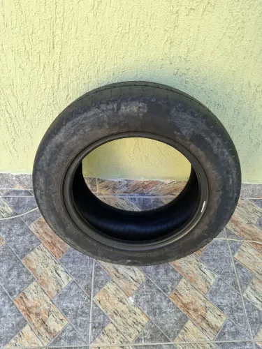 Vendo pneu Pirelli 175/65 meia vida R14 em ótimo estado de conservação