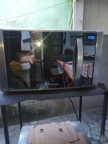 Microondas Eletrolux de 31 litros de 110,V