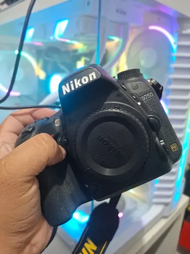 Câmera Nikon e lentes
