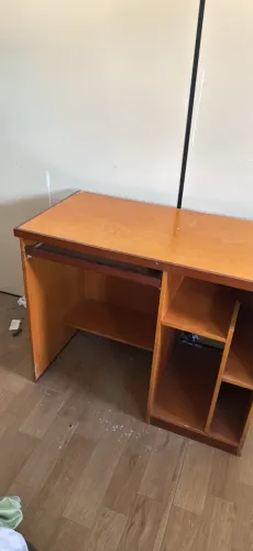 Mesa de computador em madeira