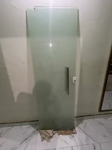 Porta de vidro jateado