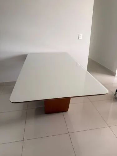 Mesa de jantar sem cadeira