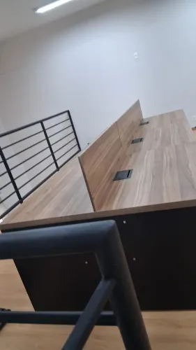 MESA MARROM PARA ESCRITÓRIO