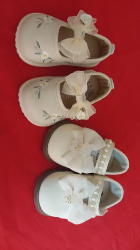 Vendo 2 sapatos bebê menina