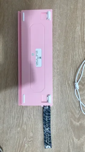 TECLADO ROSA ONIKUMA GAMING MAGNÉTICO E TEM SOFTWARE DE COR E CLICK